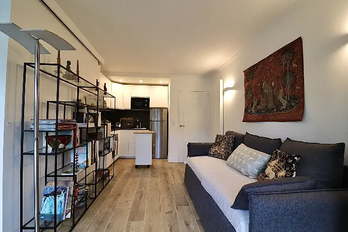1-Bedroom Apartment with Balcony &amp;amp; Parking – Near Versailles